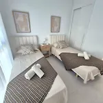 Happy Travel Lomas Daisy Higueron *