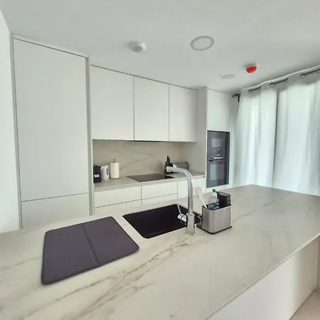 Happy Travel Lomas Daisy Higueron * 丰希罗拉