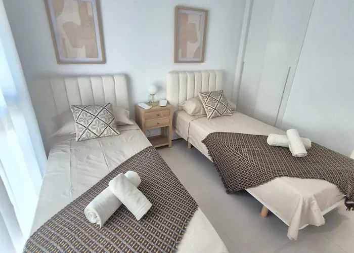 Happy Travel Lomas Daisy Higueron *