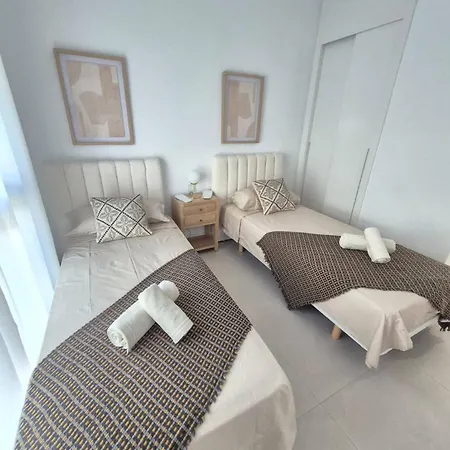 Happy Travel Lomas Daisy Higueron *